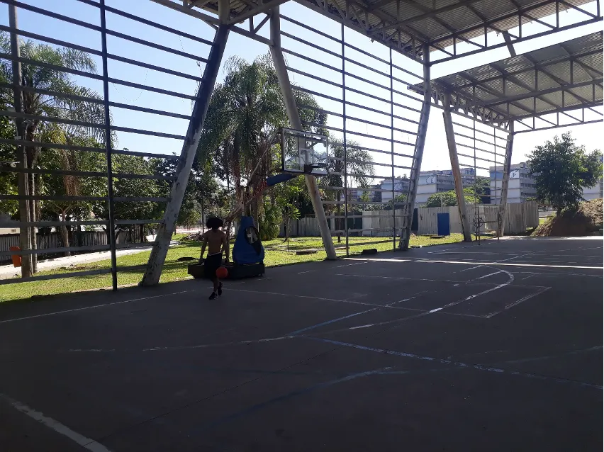 Quadra fechada, pelada velada – Alô, Gragoatá!